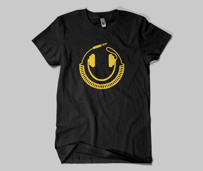 Smiley headphone cable T-shirt - Urbantshirts.co.uk