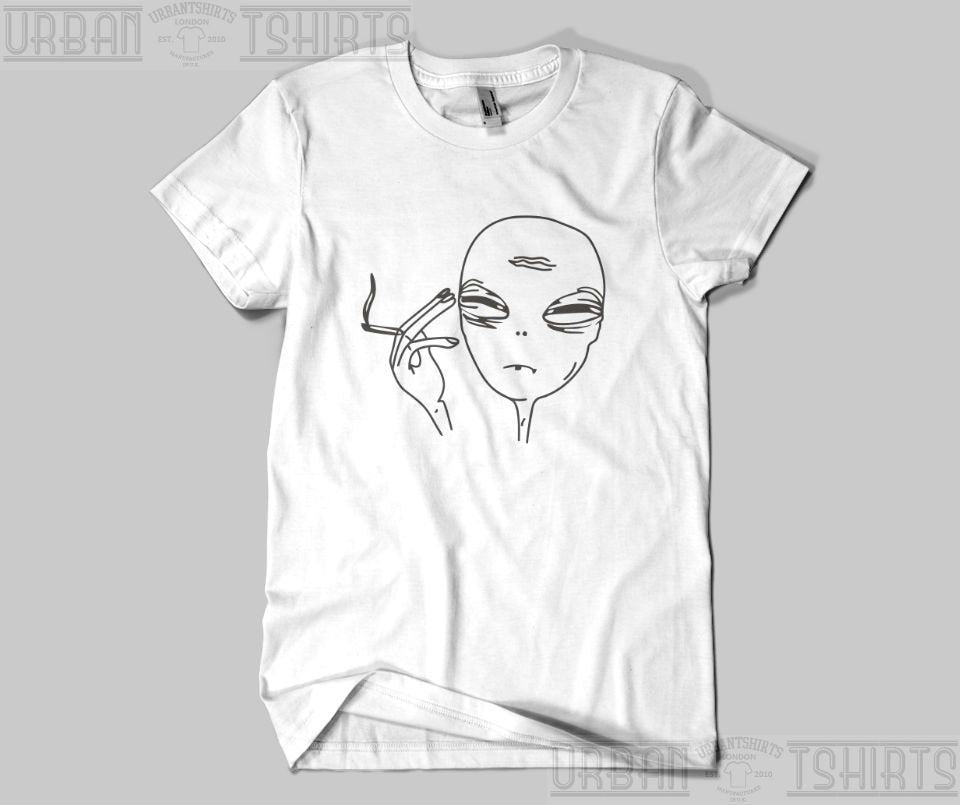 Smoking Alien T-shirt - Urbantshirts.co.uk