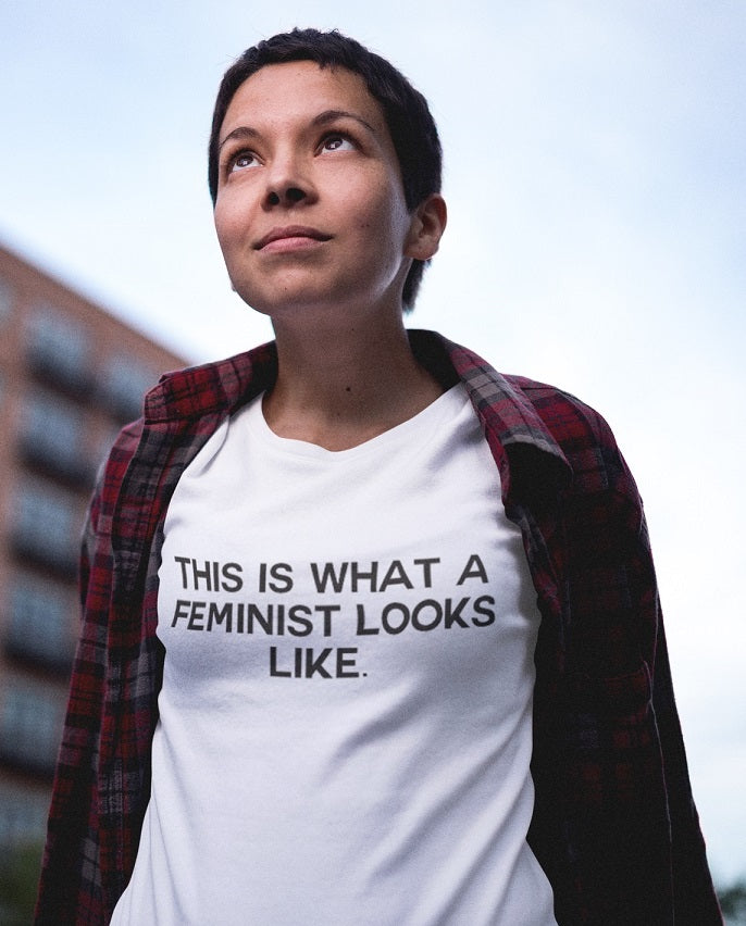 This is what a feminist looks like T-shirt - Urbantshirts.co.uk
