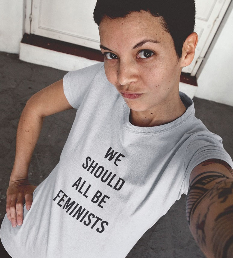 We all should be feminist T-shirt - Urbantshirts.co.uk