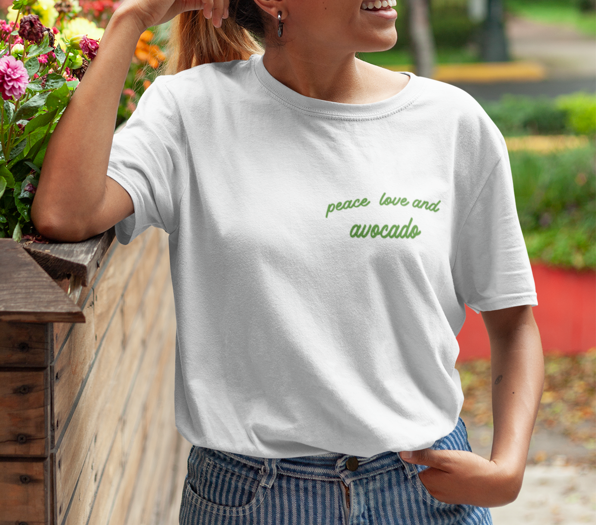 Peace,love and Avocado T-shirt - Urbantshirts.co.uk