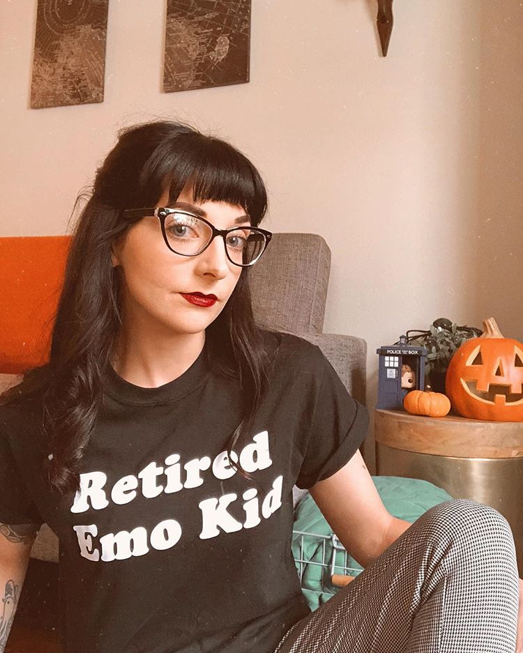 Retired Emo Kid T-shirt - Urbantshirts.co.uk