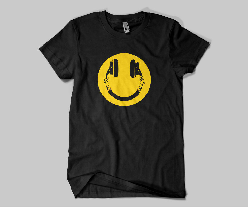 Smiley headphones T-shirt - Urbantshirts.co.uk