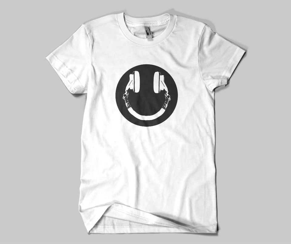 Smiley headphones T-shirt - Urbantshirts.co.uk