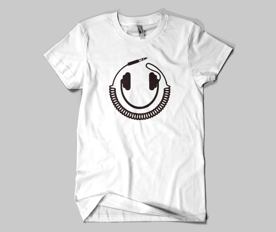 Smiley headphone cable T-shirt - Urbantshirts.co.uk