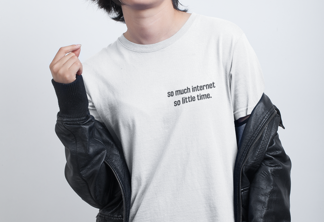 So much internet ,so little time ,Unisex T-shirt - Urbantshirts.co.uk